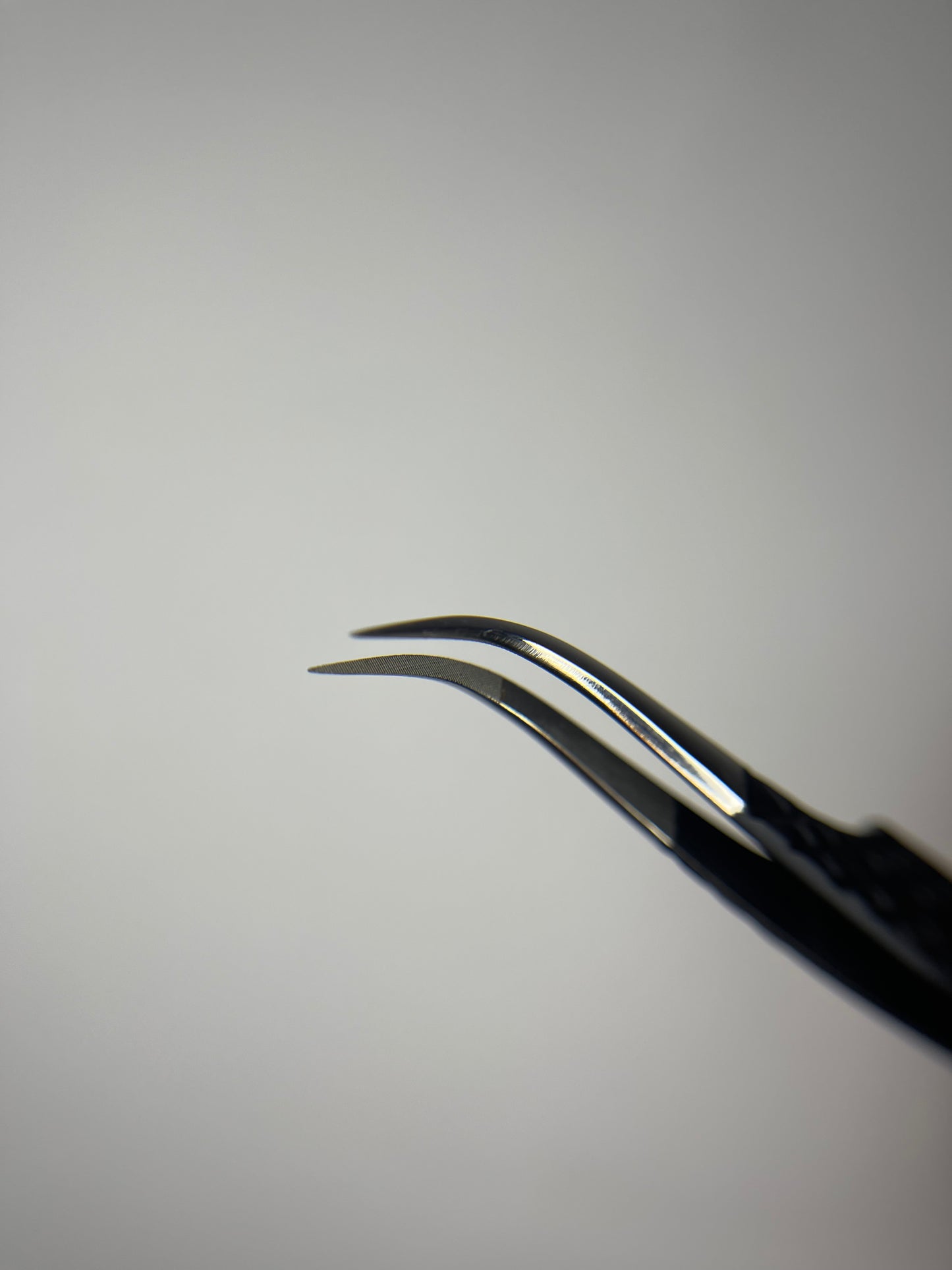 CURVED FIBRE TIP TWEEZER