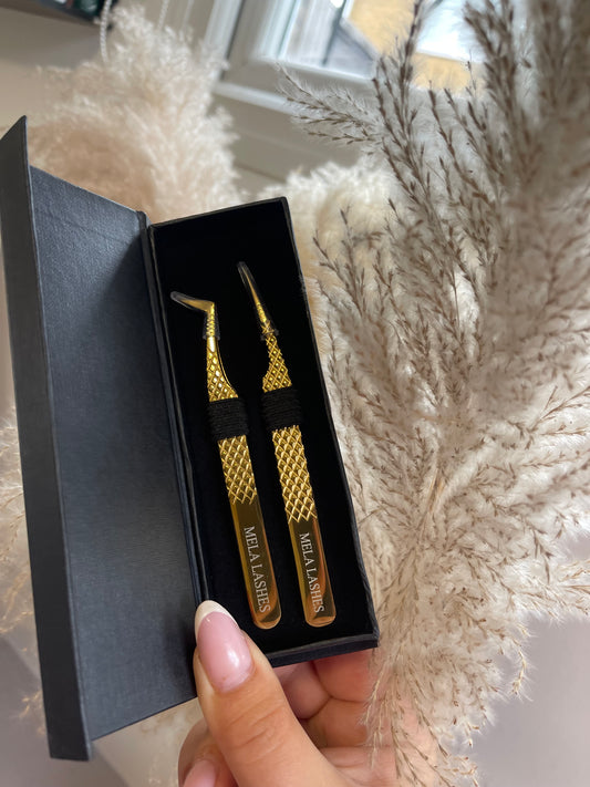 BOSS B*TCH LIMITED EDITION FIBRE TIP TWEEZER DUO